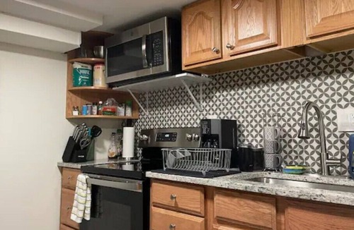 Villa Park Apartment | This guest suite is a 1 bedroom(s), 1 bathrooms, located in Lakewood, CO.