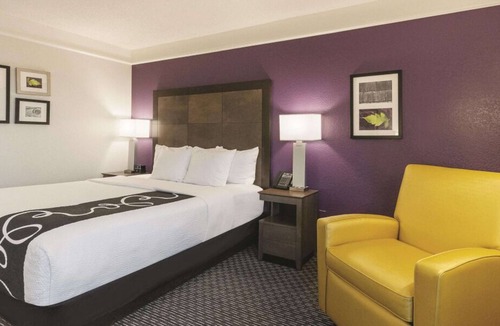 Grand Junction Hotel | Three 1BR Ste with 1 King Bed & Pool VW, No-SMK at La Quinta Inn by Wyndham