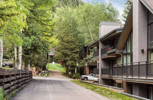 Aspen Condo | Three Blocks To Downtown! Parking, Wood FP, W/D, With Portable Air Conditioning