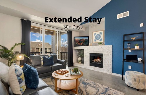 Side Hill Apartment | Timberline Retreat – King Bed, Fireplace & Pool!