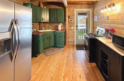 Mesa Cabin | Timeless Mesa Hideaway Creekside Cabin