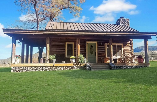 Mesa Cabin | Timeless Mesa Hideaway Creekside Cabin