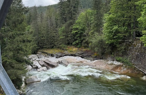 Gold Bar Cabin | Tiny Cabin Couples escape! Hot tub, dry sauna, VIEWS!