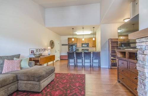 Silvercreek Condo | Top Floor Condo. Pool & hot tub Access! Portable A/C units. 1 car garage
