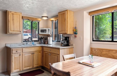 Manitou Springs Cabin | Town & Country Cottages