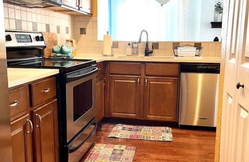Carmody House | Townhome with Dedicated Workspace, WIFI, Garage