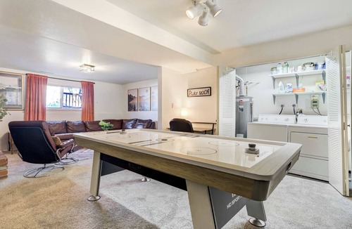 Pleasant Valley House | Trailbend Crossing! Hot Tub near Garden of the Gods
