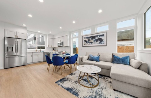 Phinney Ridge House | Tranquil Greenlake Getaway - A/C & Dog Friendly