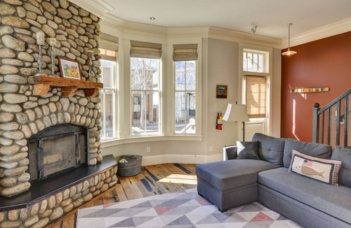 Buena Vista House | Truly Stunning Home Just Steps From The River In South Main