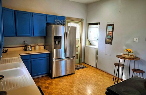 City Park West Apartment | Turn-of-the-Century Victorian Home w/Outdoor Yard & Private Entrance