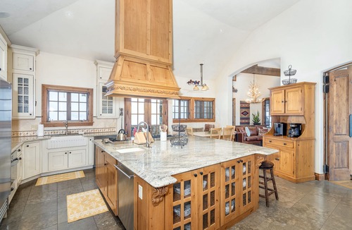 Mountain Village House | TWIN ELK- Luxury Estate, Game Room, Hot Tub, Easy ski Access