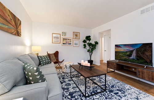 University Acres Condo | Ultimate Chill Zone | BBQ, Bikes, Pet Friendly!