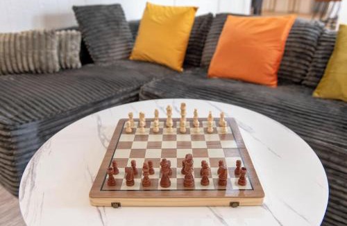 Lamar Heights Area House | Ultimate Family Retreat - Backyard, Games and Comfort