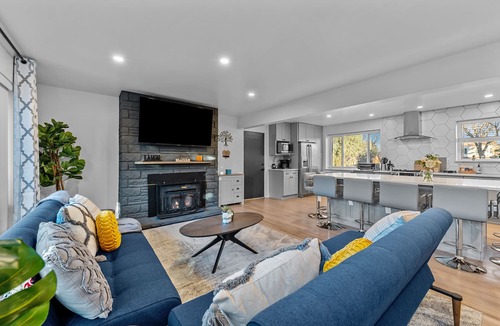 Mid-Lakewood House | Ultimate Lakewood Retreat | Air Hockey + Hot Tub | Fenced Yard
