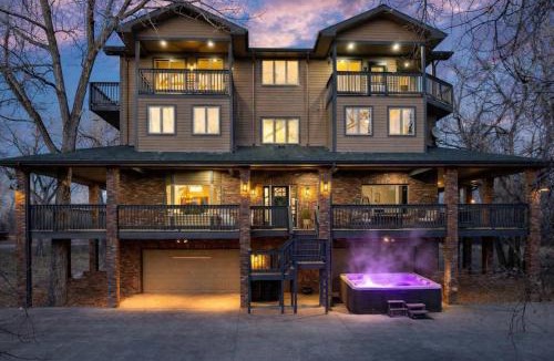 Lakewood House | Ultimate Treehouse Mansion with Swim Spa Sleeps 31