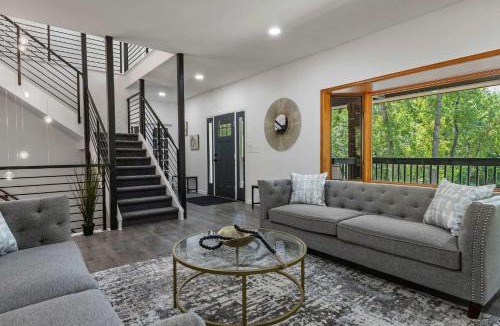 Lakewood House | Ultimate Treehouse Mansion with Swim Spa Sleeps 31