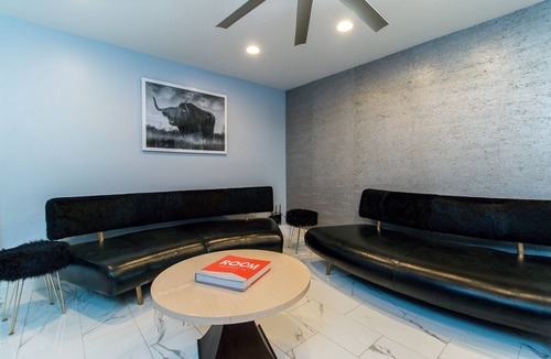 Villa Bonita Estates House | Ultra Modern House 6 B/R Pool 5 min to strip Heated Jacuzzi