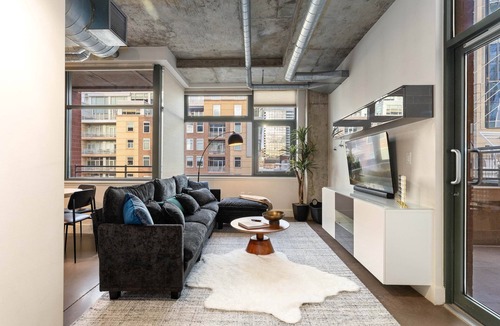 LoDo Apartment | Union Station downtown and gameday retreat!