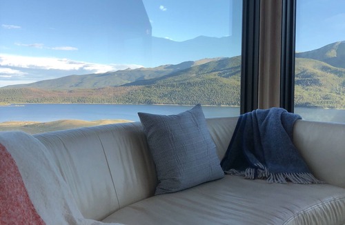 Twin Lakes Cabin | Unique modern luxury cabin above 2 lakes, surrounded by 360 views of mountains