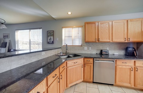 Kissing Camels House | Updated Springs Home - 3 Mi to Garden of the Gods!