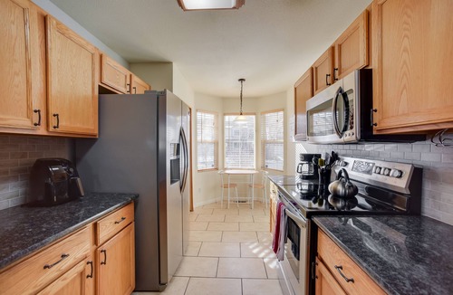 Kissing Camels House | Updated Springs Home - 3 Mi to Garden of the Gods!