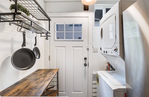 University District House | Upgraded Historic Gem 5BR/4BA w/AC – Walkable to UW, Light Rail & Grocery