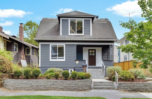 University District House | Upgraded Historic Gem 5BR/4BA w/AC – Walkable to UW, Light Rail & Grocery