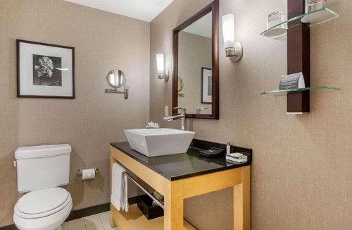Aurora Apartment | Upscale amenities near Denver International Airport!