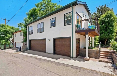 Golden House | Upscale Loft Across from Mines Campus, 2 Blocks to Downtown Golden & Clear Creek