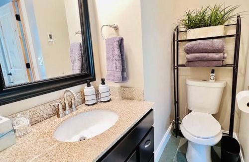 Golden House | Upscale Loft Across from Mines Campus, 2 Blocks to Downtown Golden & Clear Creek