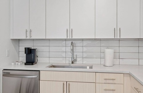 Aurora Apartment | Urban 1BR in East Denver