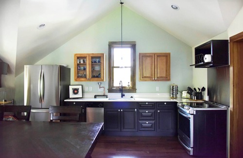 Highland Cottage | Urban Oasis Guesthouse: with Hot Tub & Firepit, Highlands, sleeps 8