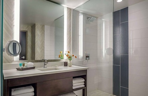 Jewell Heights - Hoffman Heights Hotel | 4-Star Hotel ∙ Hyatt Regency Aurora-Denver Conference Center
