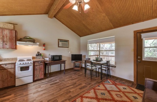 Utopia Cabin | Utopia River Retreat is a secluded paradise nestled along the Sabinal River in the Texas Hill Country.