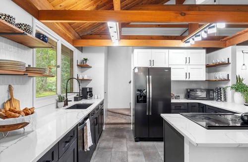 Vail Cabin | Vail Mountain Retreat Fireplace + Deck Near Slopes + Village | Maxwell