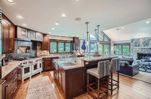 Vail House | Vails View House |4BR Luxe Stay w/Views Hosted by Alpine Co-Hosts Vail Valley