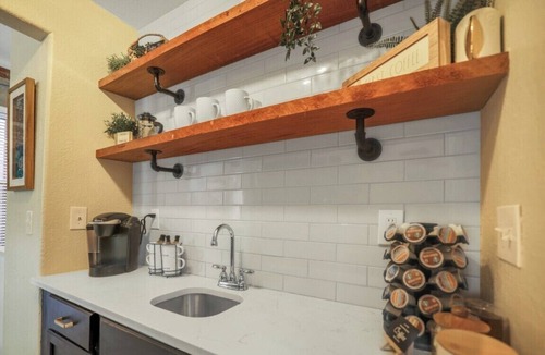 Lincoln Park House | Vibrant 2Bedroom in Denver's Historic Art District