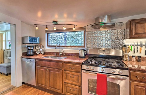 Carbondale House | Victorian Gem! Steps to Dine, Shop & Hike