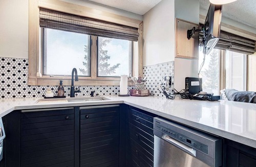 Peak 9 Apartment | Village at Breckenridge Studio 4217 - Ski-In/Out Condo 1 block to downtown