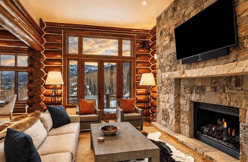 Mountain Village Cabin | Villas At Tristant 137 by Avantstay Ski In/Ski Out Home + Private Hot Tub + Panoramic Views