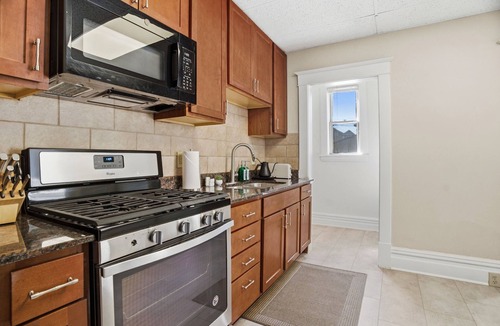 Summit - University House | Vintage Hideaway 3-BDR Home Near Summit & Grand, 5 min to Macalester, 15 to MSP