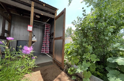 Lazear House | Violet Cottage at Zenzen Gardens