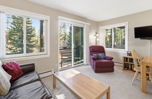 Four O'Clock Condo | Visit Breck on a budget. Ski in and Hot Tub.