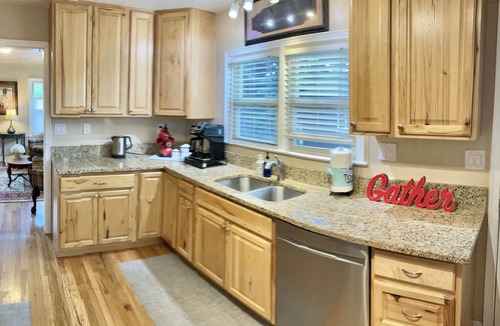 Golden House | Walk to Clear Creek, Mines, and downtown Golden — fully renovated 1930s bungalow