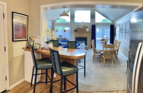 Golden House | Walk to Clear Creek, Mines, and downtown Golden — fully renovated 1930s bungalow
