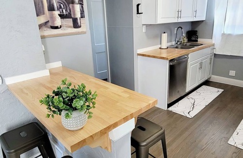Golden House | Walk to dining/bars/parks! Ideal for Red Rocks!