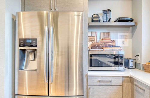 West Colfax Apartment | Walk to Empower Field: Townhome w/Hot Tub!