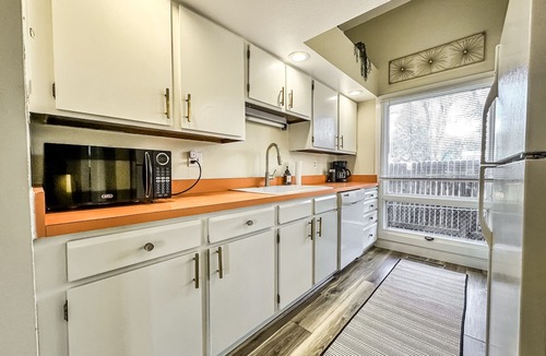 West Colorado Springs House | Walk to Garden of the Gods ☀ Propane Firepit & Fenced in Patio near Manitou