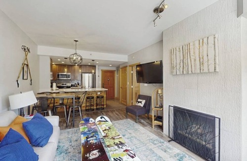 Copper Mountain Village Condo | Walk to skiing, dining, entertainment - shared hot tub & fitness room