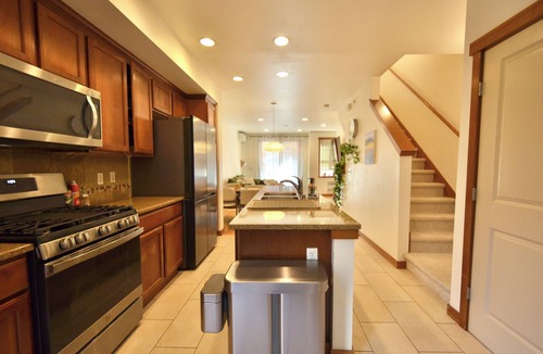 Lower Queen Anne House | Walk to Space Needle & Climate Pledge 3bd, 3.5bath, 2 patios, 2 EV Parking, AC